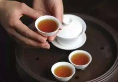 光喝茶不喝水会怎么样 光喝茶不喝水的危害